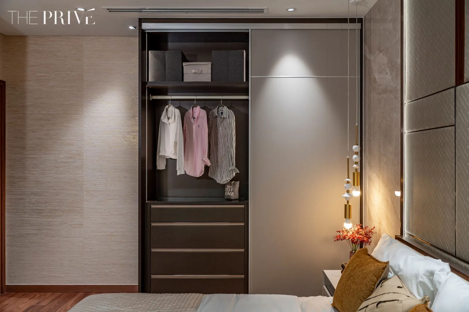 Tủ quần áo âm tường và sàn gỗ cao cấp The Privé
